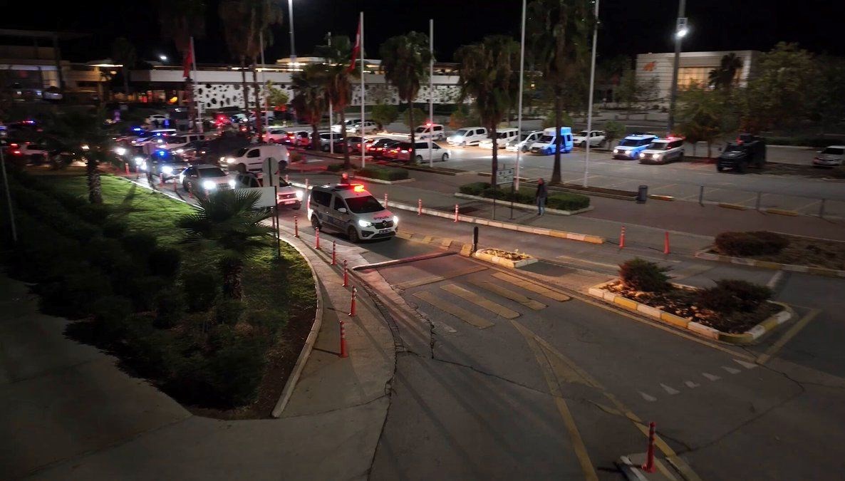 adanada baygaralar operasyonu 106 supheli gozaltina alindi FzuePjtI.jpg