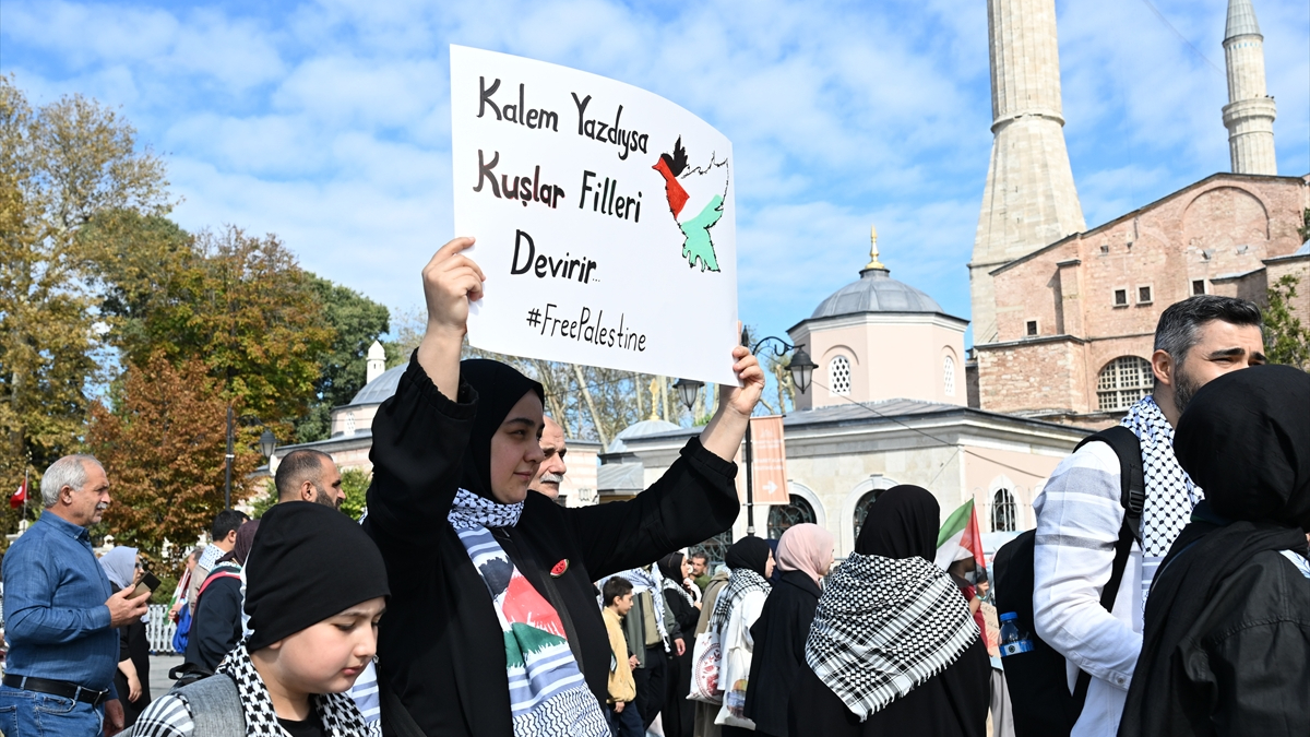 ayasofyadan eminonune filistine destek yuruyusune yogun katilim NbLkxtgG