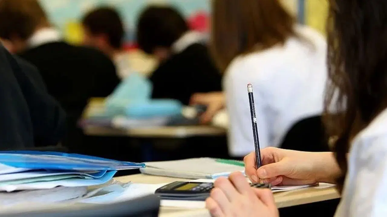 chpli ozcagdas okullara kadrolu okul sagligi hemsiresi gorevlendirilmesi icin tbmmye kanun teklifi verdi VKbaNwkf