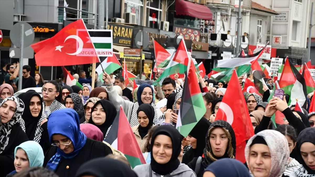 duzcede gazze icin yuruyus duzenlendi tkSQKYNQ