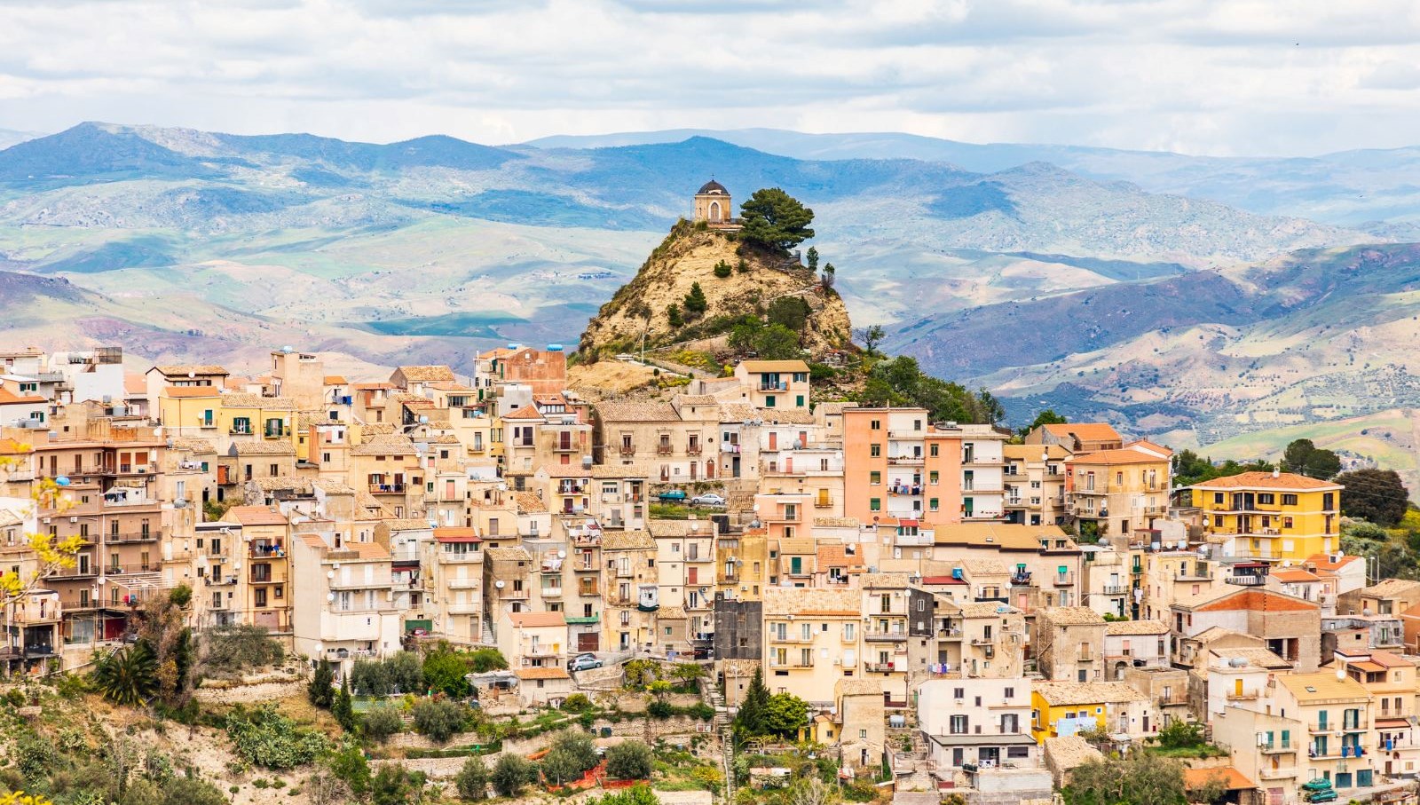 italyanin 1 euroluk evlerinde hayat yasayanlar degisimi anlatti TZdiYsbe