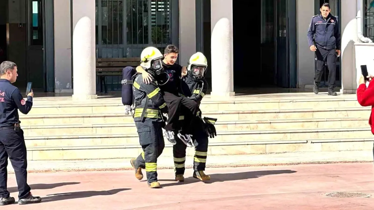 mugla fen lisesinde kapsamli deprem tatbikati gerceklestirildi BrYnKIMG.jpg
