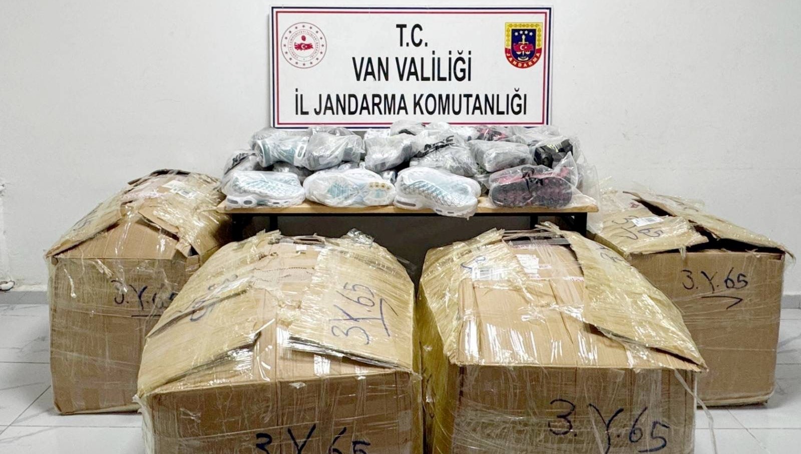 piyasa degeri 1 milyon 235 bin liravanda gumruk kacagi operasyonu HJkD6RXB.jpg