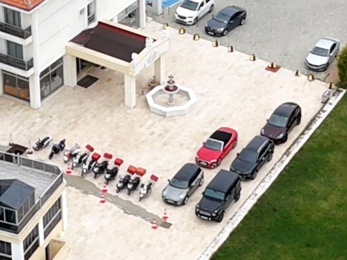 Uşak Belediye Başkanı Yalım’ın Sevgilisine Hediye Ettiği Milyonluk Araç, Kayyım Atanan Otelde Ortaya Çıktı